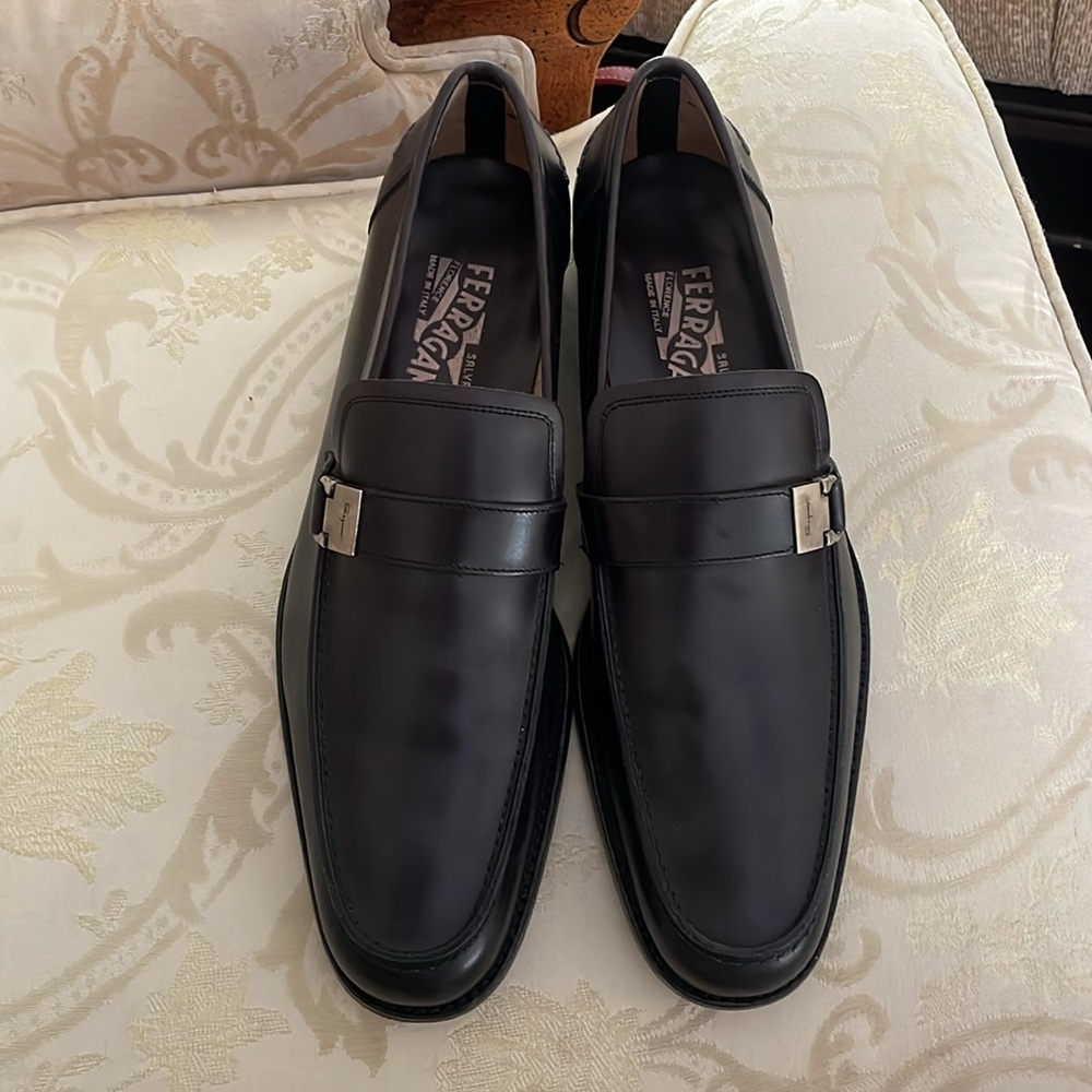 SALVATORE FERRAGAMO 'Destin' Black Leather Loafers - Picture 2 of 8
